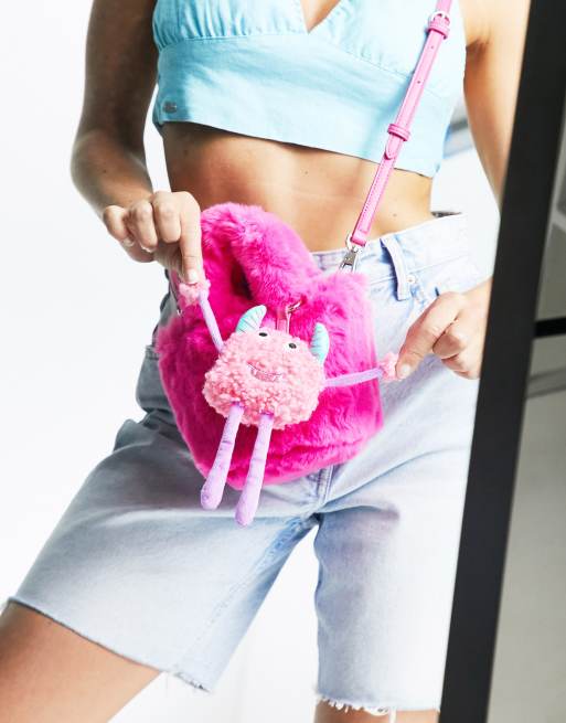 Urban Revivo - Borsa rosa vivace con ciondolo e pelliccia sintetica