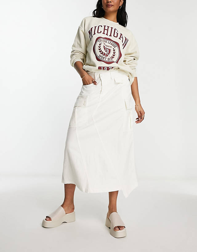 Urban Revivo - cargo midi skirt with pockets in white