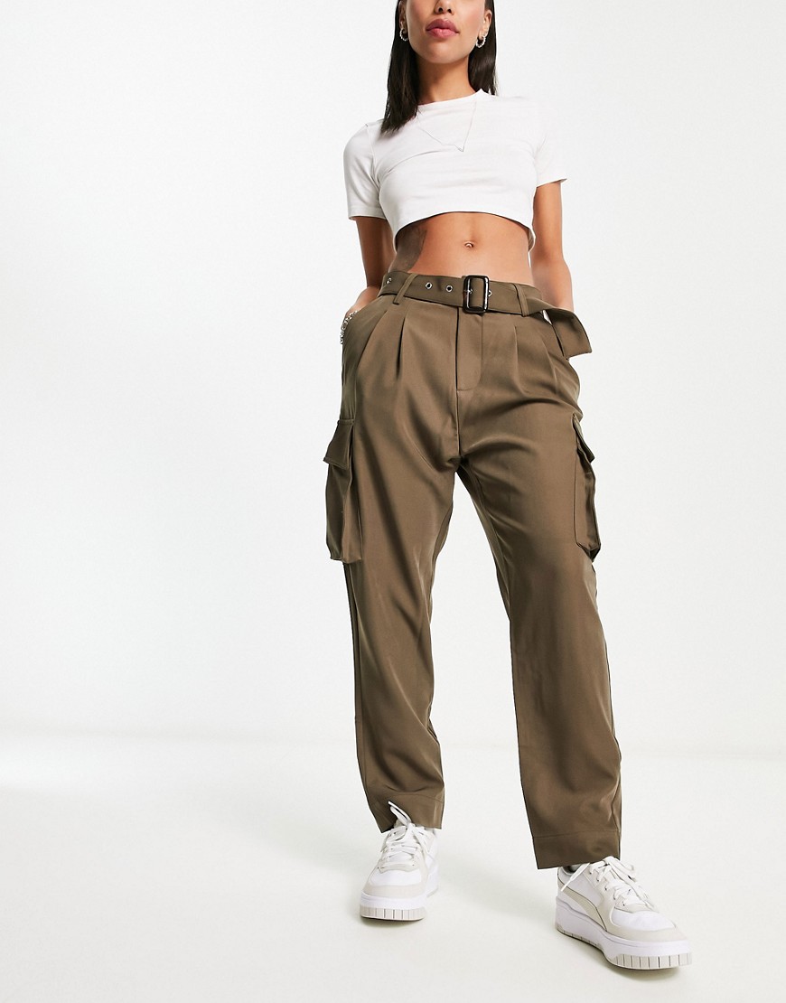 Urban Revivo cargo trousers with belt detail in khaki-Green