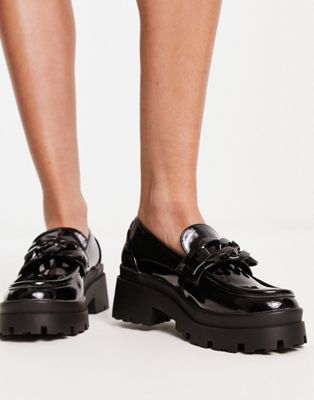 Urban Revivo chunky loafer with chain detail in black | ASOS