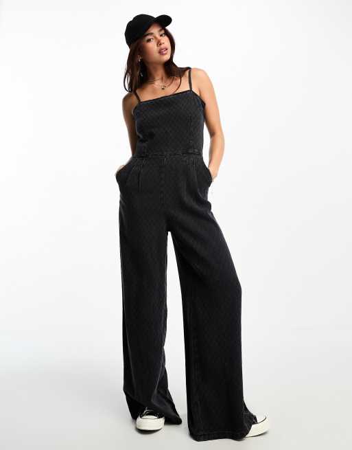 Urban Revivo - Denim jumpsuit met smalle bandjes in zwart
