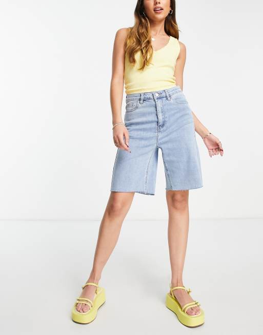 Urban Revivo - Denim short met lange pasvorm in lichtblauw