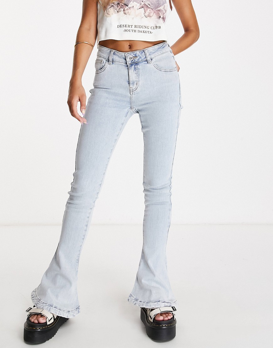 Urban Revivo flared jeans in light wash-Blue