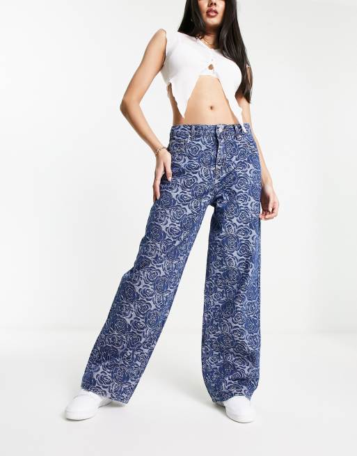 Urban Revivo – Gerade geschnittene Denim-Jeans in Mittelblau