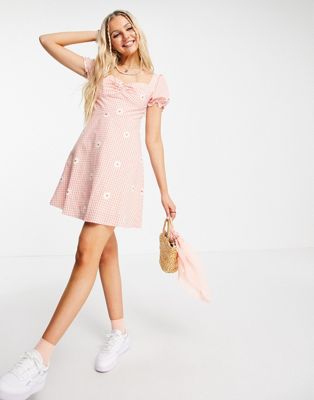 Urban Revivo gingham and daisy print mini dress in pink-Red