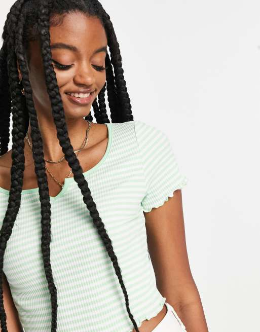 Urban Revivo – Grün gestreiftes T-Shirt mit kurzem Schnitt