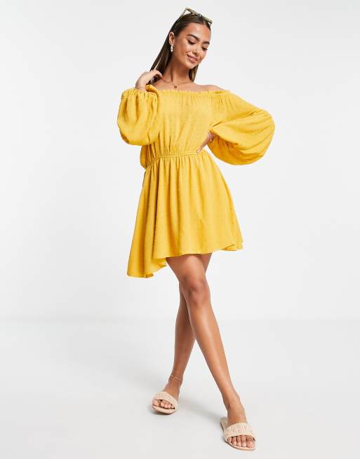 Urban Revivo – Gul miniklänning i off shoulder-design, 4 av 4