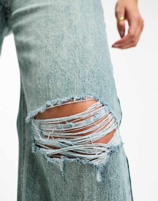 Urban Revivo - Jeans comodi dritti azzurri con strappi sulle