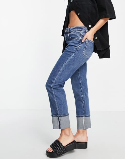 Urban Revivo - Jeans met rechte, omgeslagen pijpen in middenblauw