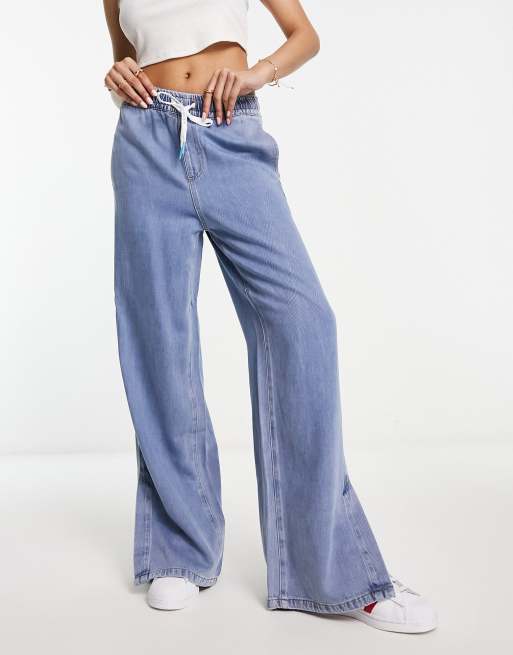 Urban Revivo - Jeans met wijde pijpen en gestrikte taille in blauw