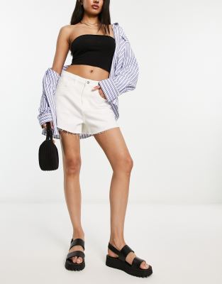 Urban Revivo - Jeans-Shorts in Weiß mit hohem Bund