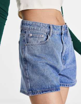 Urban Revivo - Jeansshorts in Hellblau mit hohem Bund