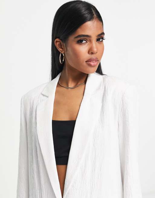 Urban Revivo Locker geschnittener Blazer in WeiB ASOS
