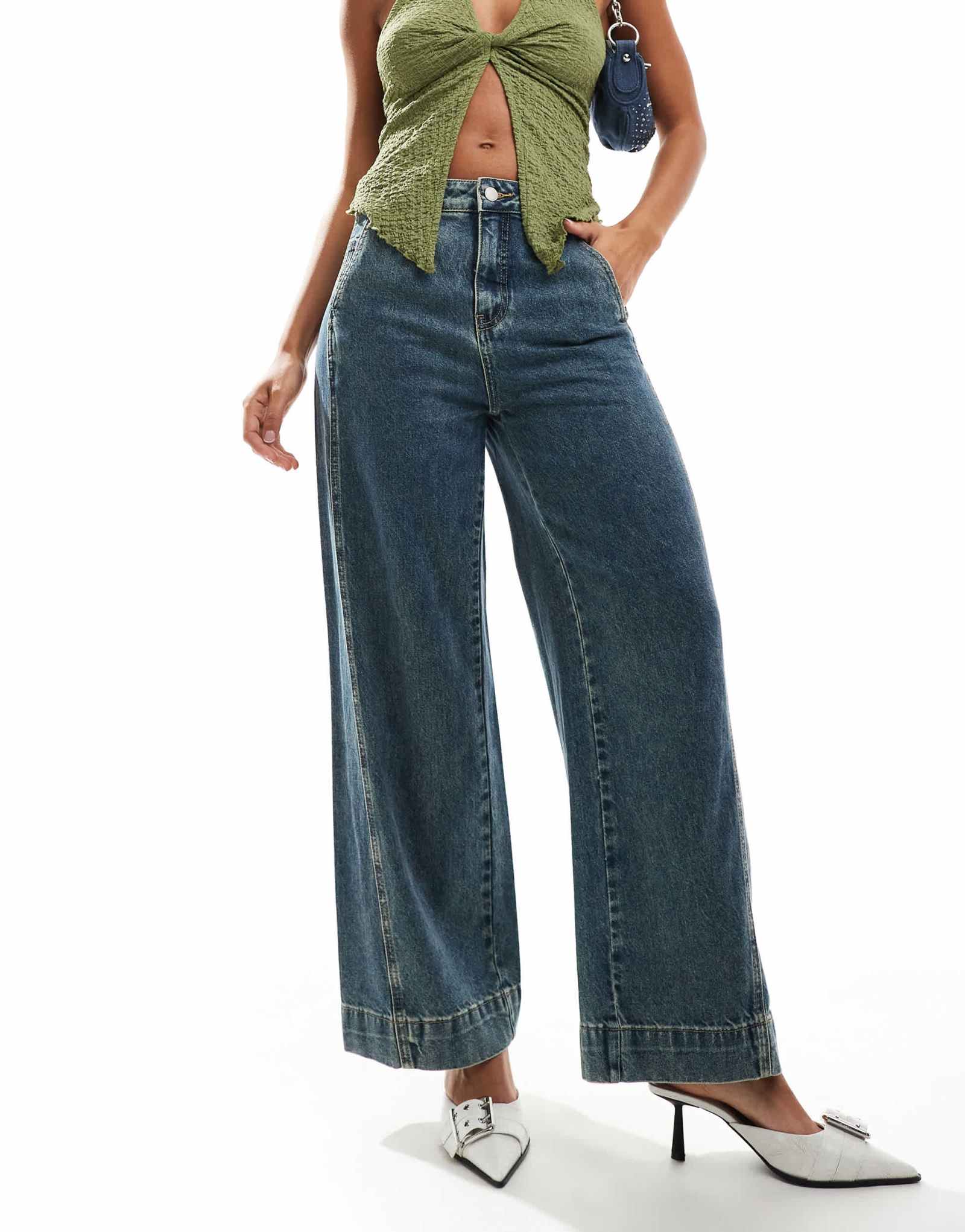 Мешковатые облегающие джинсы Urban Revivo с низкой посадкой темно-синего цвета 14290₽