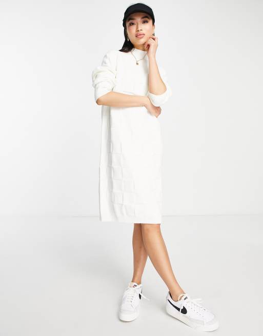 Urban Revivo – Midi-Strickkleid in Weiß mit hohem Ausschnitt