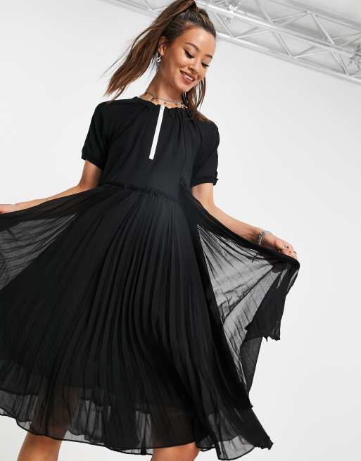 Urban Revivo – Mini-Hängerkleid in Schwarz mit Kontrastbesatz