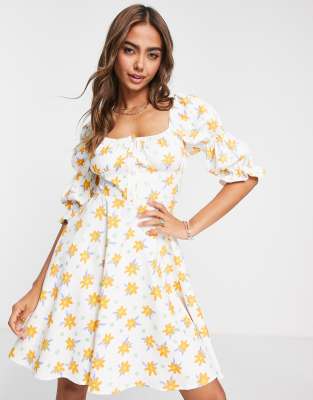 Urban Revivo mini smock dress in floral print | ASOS