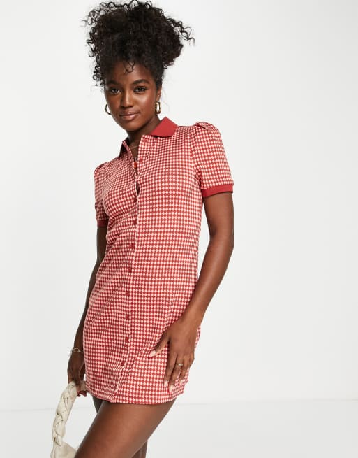 Urban Revivo – Minikleid in Rot kariert mit Polokragen