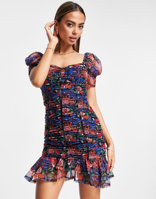 Urban Revivo – Minikleid mit herzförmigem Ausschnitt und Blumenmuster in Lila 