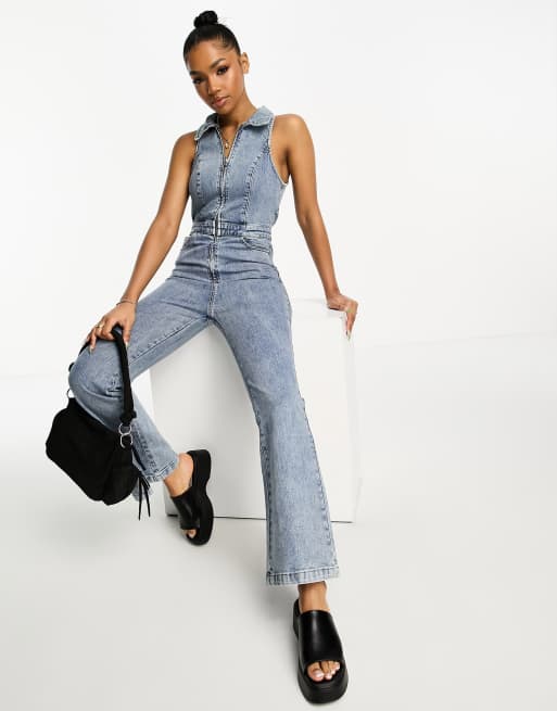 Urban Revivo - Mouwloze denim jumpsuit met rits aan de voorkant in blauw