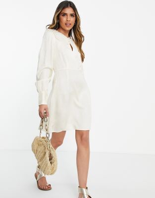 Urban Revivo Urban Revivo oversized collar mini dress in off white