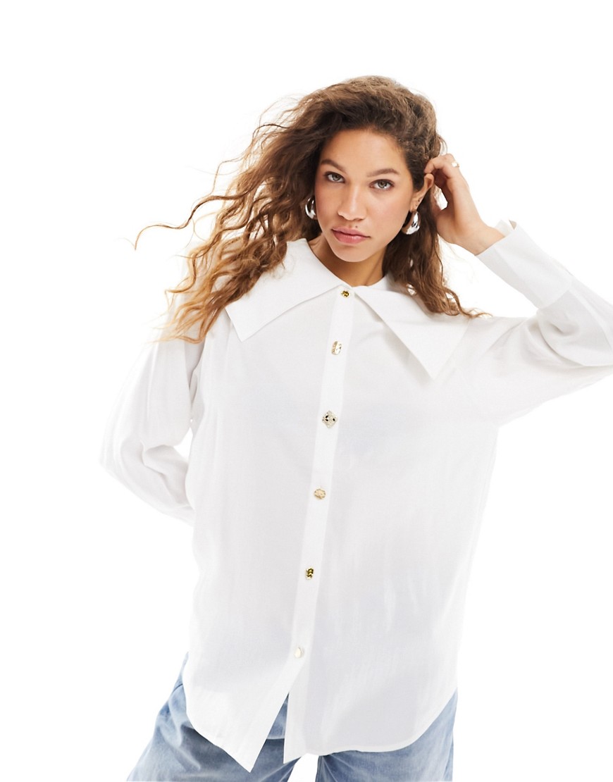 Urban Revivo oversized shirt with collar in ivory-White