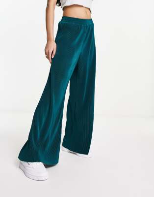Urban Revivo Urban Revivo plisse trousers in green