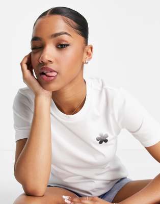 Urban Revivo printed t-shirt in white - ASOS Price Checker