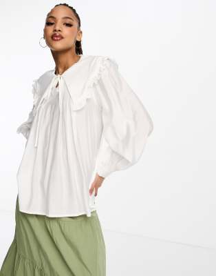 Urban Revivo puff sleeve shirt with oversized collar in white