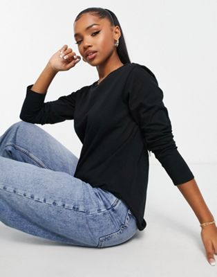Urban Revivo relaxed fit long sleeved t-shirt in black