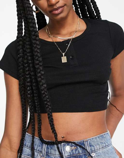 Urban Revivo ribbed fitted t-shirt in black, 3 of 4
