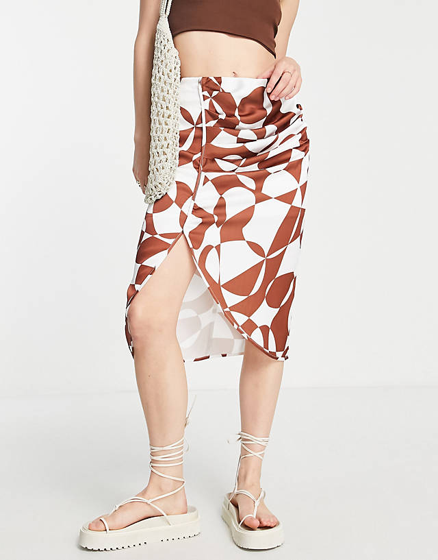 Urban Revivo - ruched detail midi skirt in brown checkerboard print