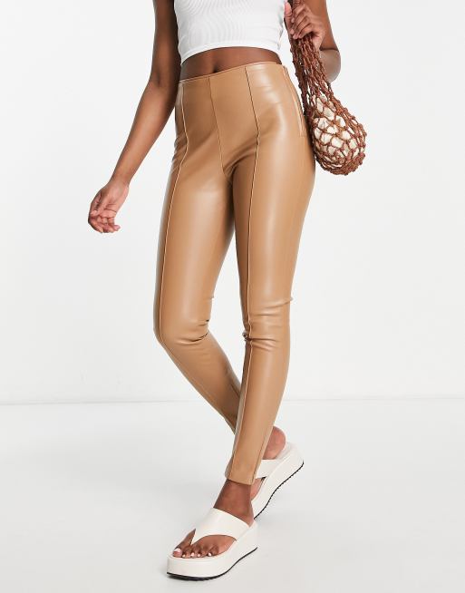 Urban Revivo - Skinny broek van imitatieleer in camel