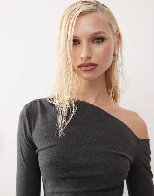 Urban Revivo slinky off-shoulder top in heather grey, 3 of 4