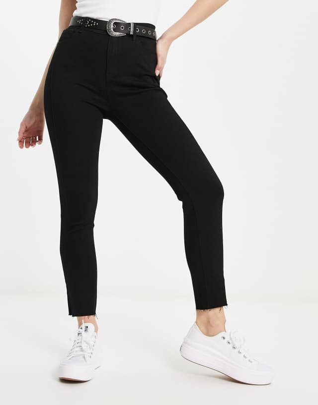 Urban Revivo straight leg jeans in black