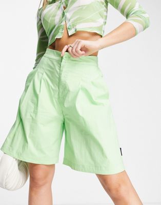 Urban Revivo straight leg shorts in green - ASOS Price Checker