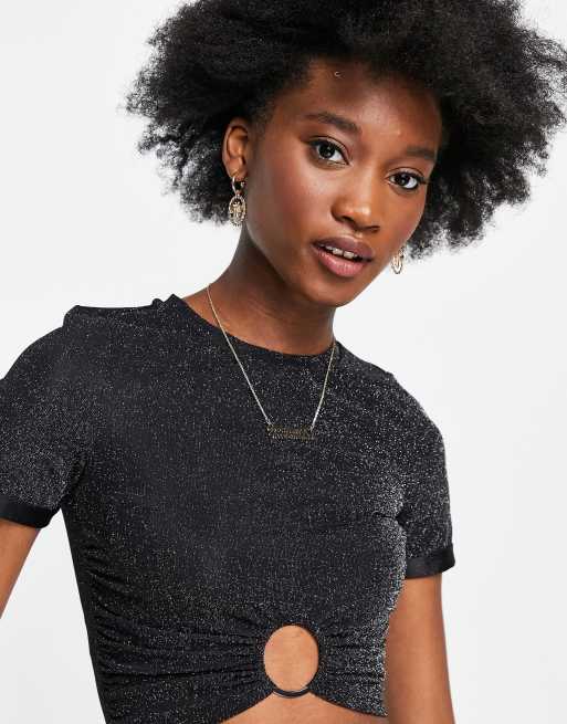 Urban Revivo - T-shirt corta nera con dettaglio ad anello