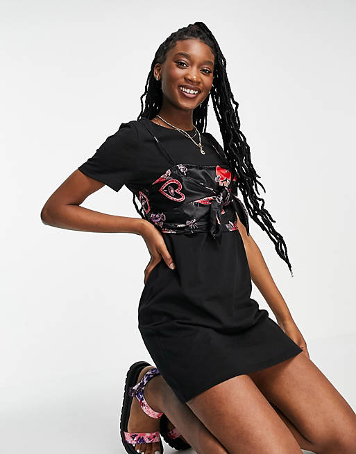 Urban Revivo t-shirt mini dress in black