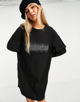 Urban Revivo – T-Shirt-Minikleid in Schwarz mit Schriftzug