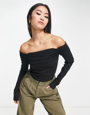 Urban Revivo ruched long sleeve off the shoulder top in black - ASOS Price Checker