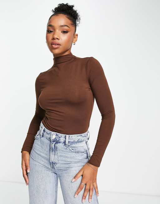 Urban Revivo - Top con colletto stile polo a maniche lunghe marrone