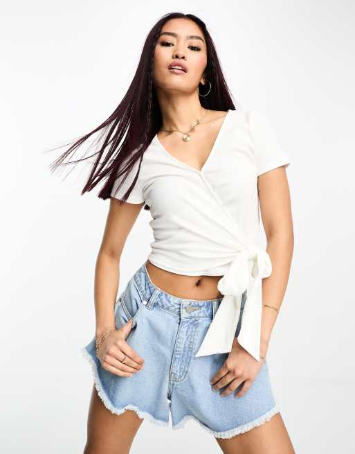 Urban Revivo - Top met korte mouwen en gestrikte taille in wit