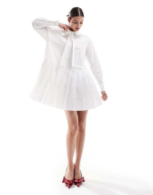Urban Revivo - Vestito camicia bianco a pieghe con allacciatura