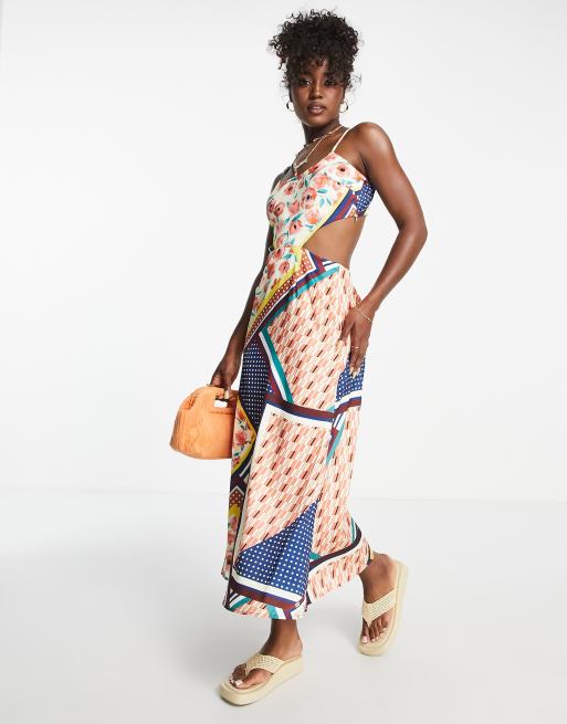 Urban Revivo - Vestito midi con stampa stile foulard multicolore