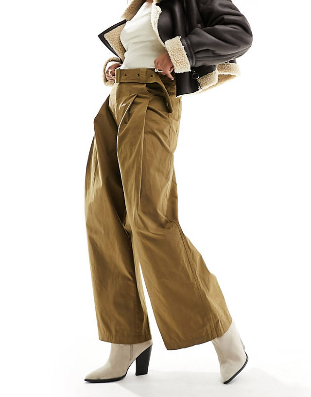 Urban Revivo - wide leg belt detail cargo trousers in khaki brown
