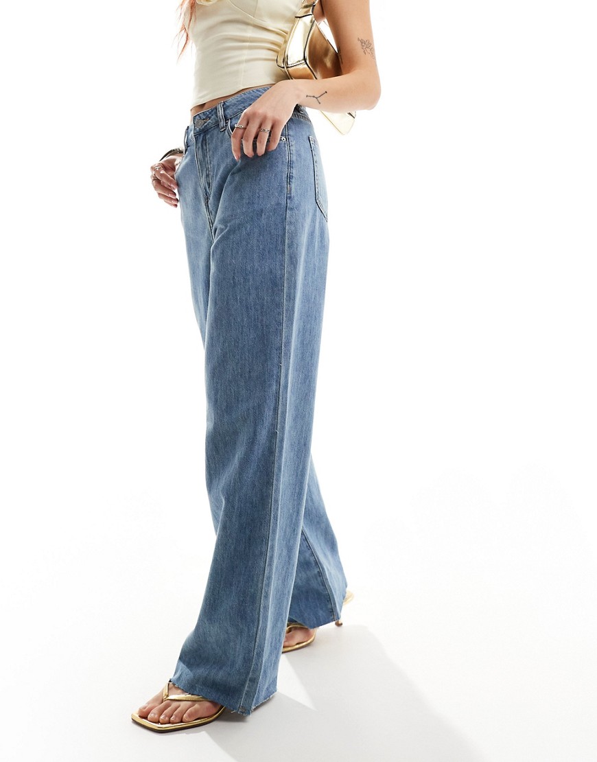 Urban Revivo wide leg relaxed jeans in light blue wash