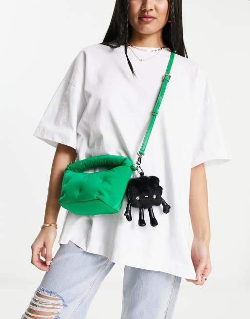 Urban Revivo – Wyściełana zielona torebka crossbody z zawieszką
