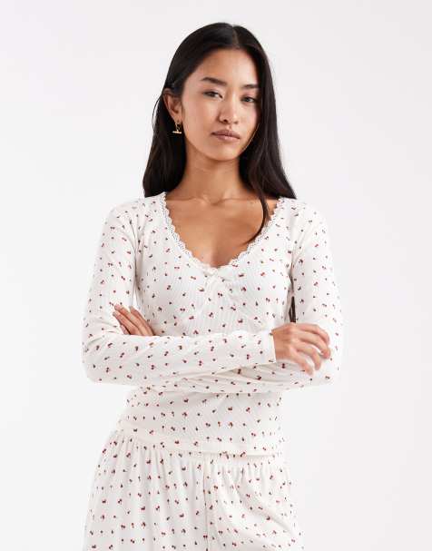 Urban Threads – Beige, körsbärsmönstrad och ribbad pyjamastopp med långa ärmar och dekorativ söm - view 1