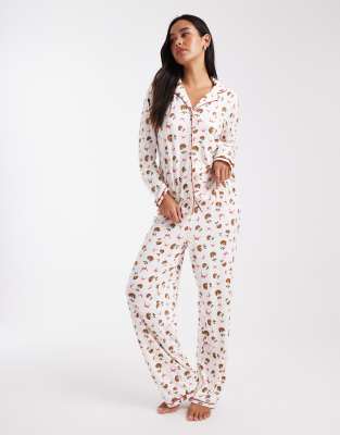 Urban Threads Urban Threads Christmas long sleeve revere and trouser pyjama set in Christmas pudding print-White