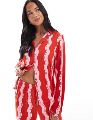 Urban Threads Christmas Long Sleeve Revere And Trouser Pyjama Set In Red